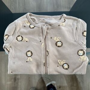 🦁NWOT PETIT LEM Baby Lion Print Sleeper - 12M